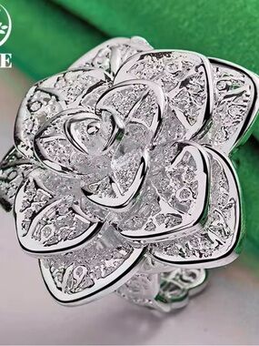 Elegant Silver Floral Statement Ring - new- one size